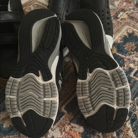 New Balance, Native and Ugg leather boots. - Picture 14 of 15